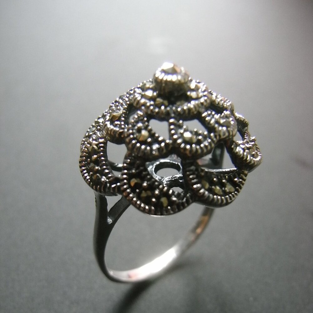 Sparkling 925 Sterling Silver Marcasite Flower Ring size 5